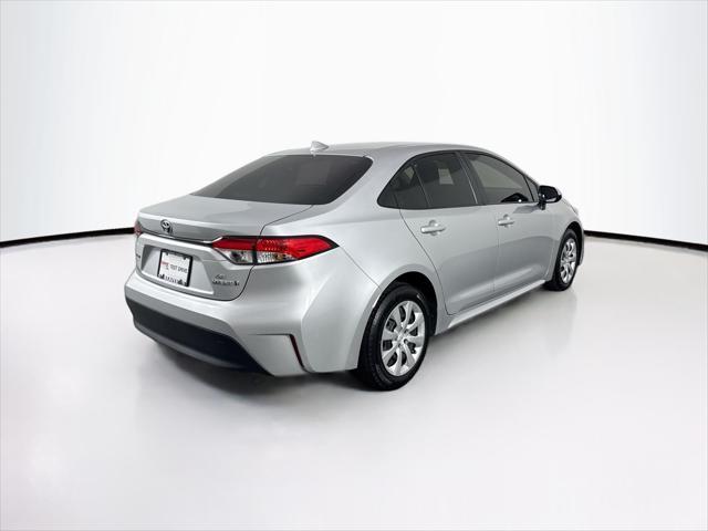 Photo of 2023 Classic Silver Metallic Toyota Corolla Hybrid