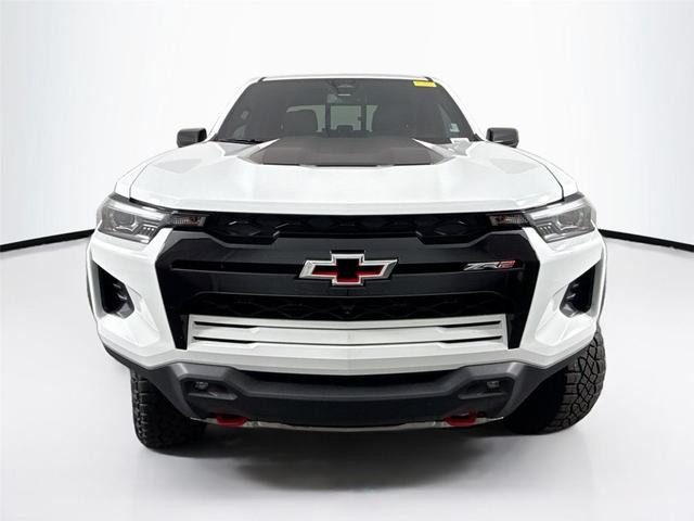 Photo of 2024 Summit White Chevrolet Colorado
