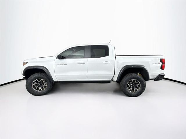Photo of 2024 Summit White Chevrolet Colorado