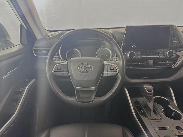 Photo of 2023 Celestial Silver Metallic Toyota Highlander