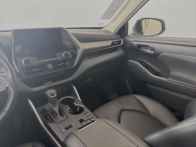 Photo of 2023 Celestial Silver Metallic Toyota Highlander