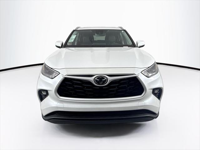Photo of 2023 Celestial Silver Metallic Toyota Highlander