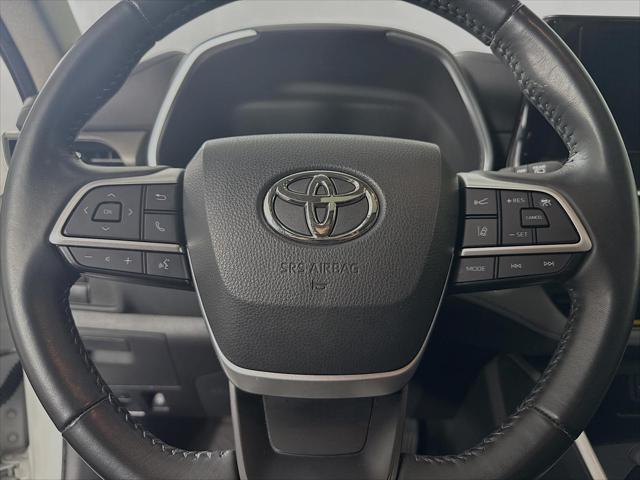 Photo of 2023 Celestial Silver Metallic Toyota Highlander