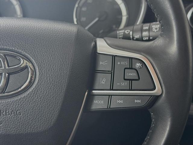 Photo of 2023 Celestial Silver Metallic Toyota Highlander