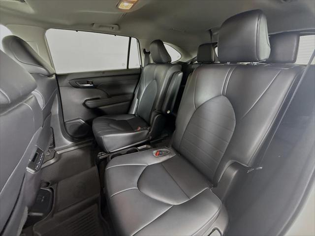 Photo of 2023 Celestial Silver Metallic Toyota Highlander