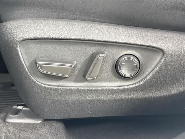 Photo of 2023 Celestial Silver Metallic Toyota Highlander