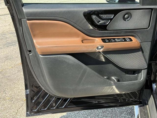 Photo of 2021 Black Lincoln Aviator