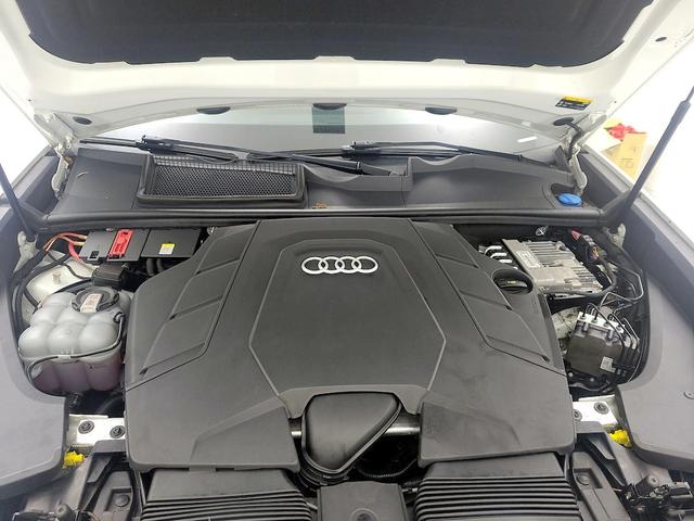 Photo of 2022 White Audi Q8