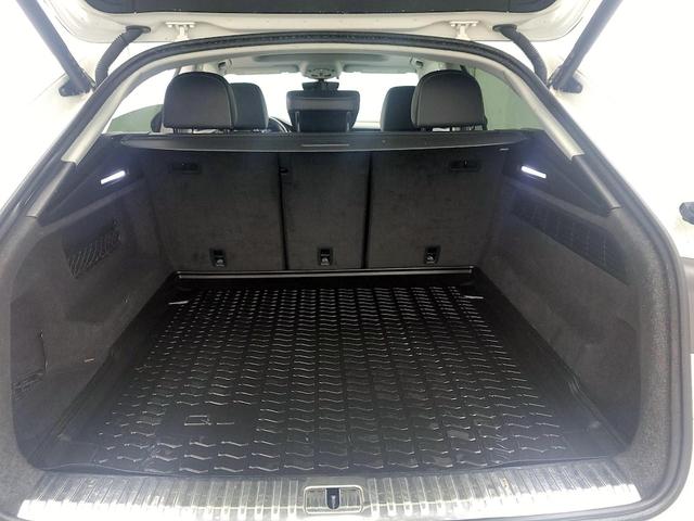 Photo of 2022 White Audi Q8