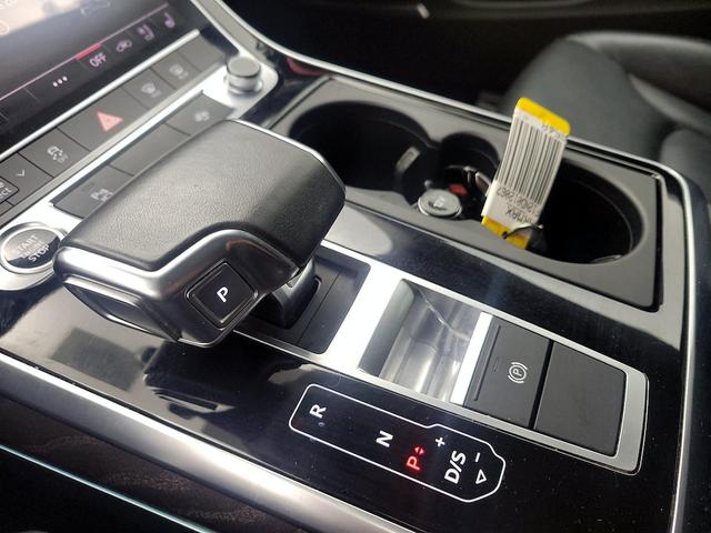 Photo of 2022 White Audi Q8