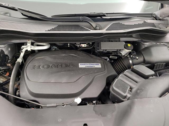 Photo of 2020 Gray Honda Pilot