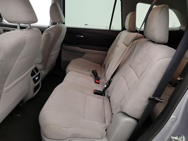 Photo of 2020 Gray Honda Pilot