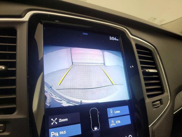 Photo of 2020 White Volvo XC90
