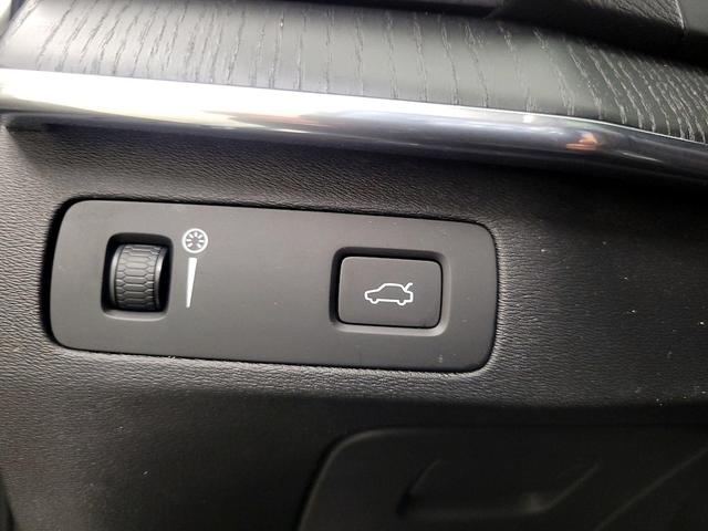 Photo of 2020 White Volvo XC90