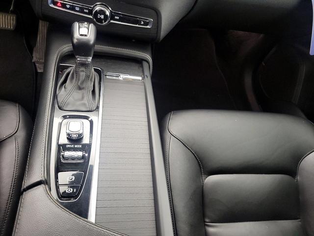 Photo of 2020 White Volvo XC90