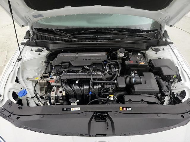 Photo of 2024 White Hyundai ELANTRA