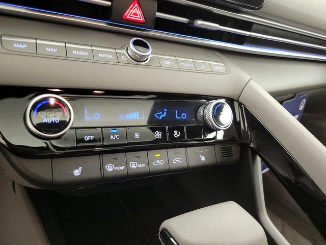 Photo of 2024 White Hyundai ELANTRA