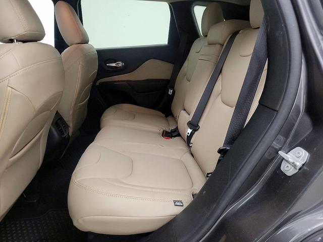 Photo of 2016 Gray Jeep Cherokee