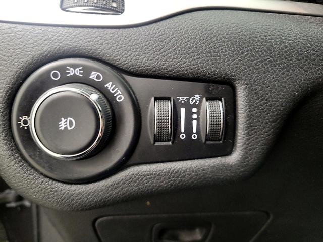 Photo of 2016 Gray Jeep Cherokee