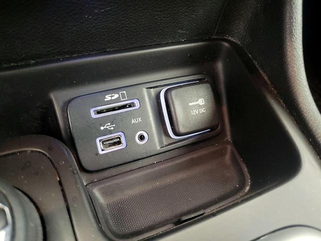 Photo of 2016 Gray Jeep Cherokee
