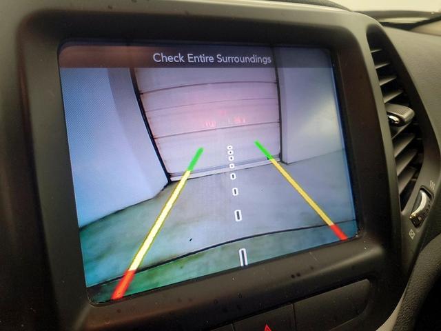 Photo of 2016 Gray Jeep Cherokee