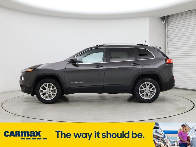 Photo of 2016 Gray Jeep Cherokee