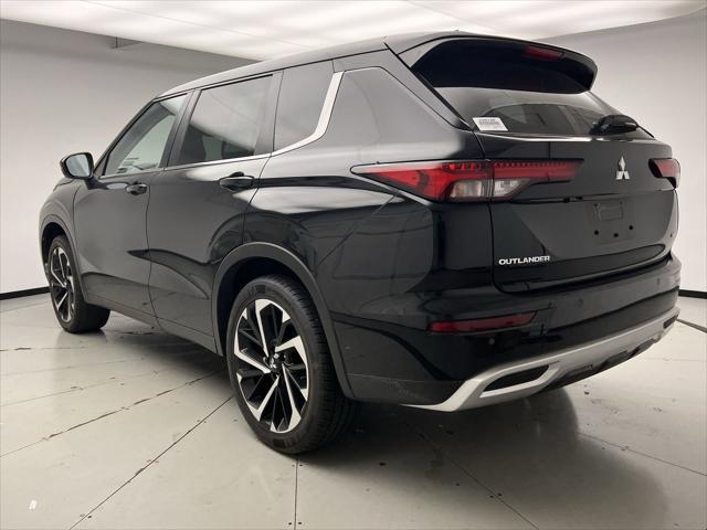 Photo of 2022 Labrador Black Mitsubishi Outlander