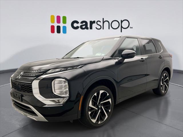 Photo of 2022 Labrador Black Mitsubishi Outlander