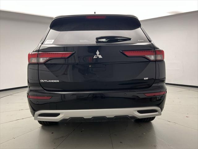 Photo of 2022 Labrador Black Mitsubishi Outlander