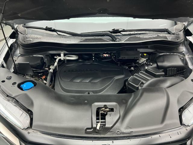 Photo of 2021 Lunar Silver Honda Passport