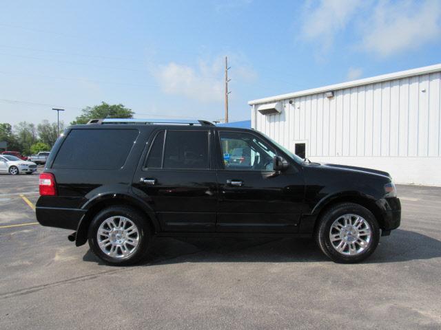 Photo of 2011 Tuxedo Black Metallic Ford Expedition