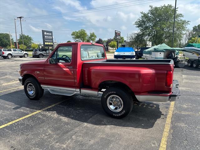 Photo of 1992 Electric Currant Red Pearl Metallic Ford F-150