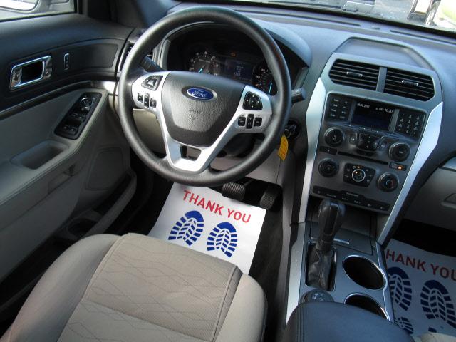 Photo of 2014 Ingot Silver Metallic Ford Explorer