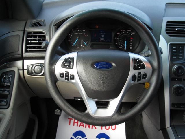 Photo of 2014 Ingot Silver Metallic Ford Explorer