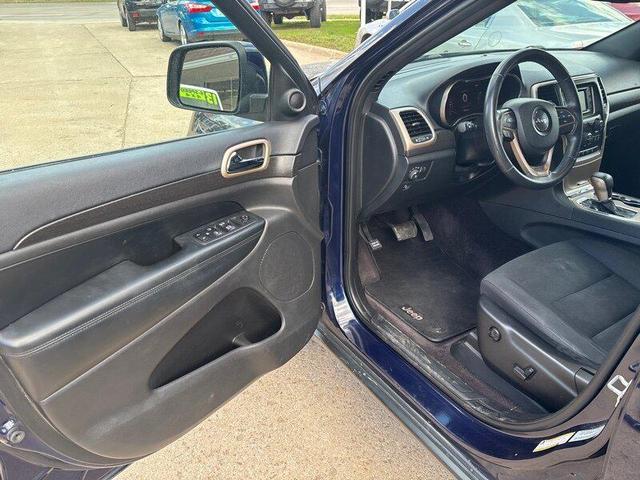 Photo of 2016 True Blue Pearlcoat Jeep Grand Cherokee