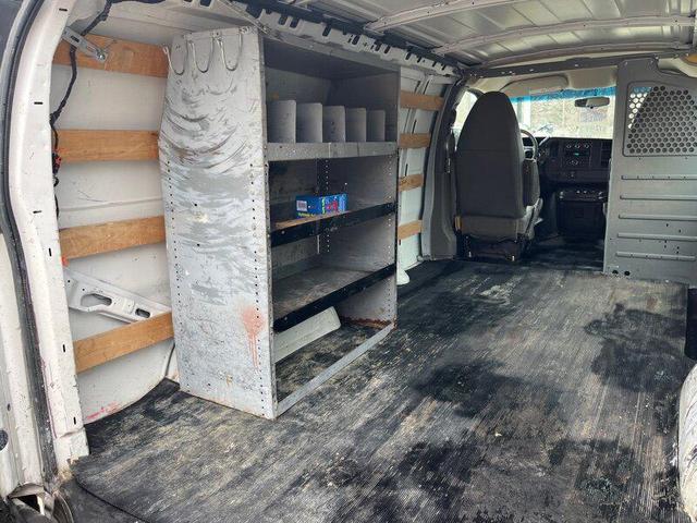 Photo of 2014 Summit White GMC Savana 2500