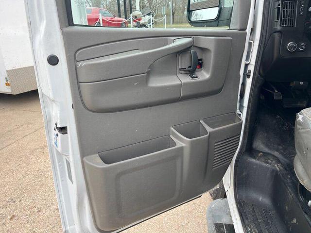 Photo of 2014 Summit White GMC Savana 2500