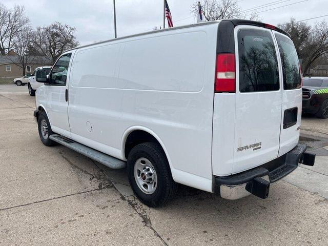 Photo of 2014 Summit White GMC Savana 2500