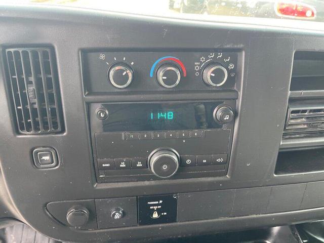 Photo of 2014 Summit White GMC Savana 2500