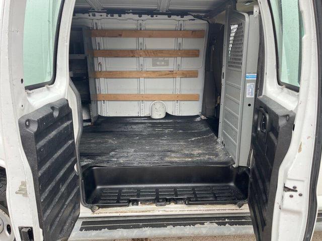 Photo of 2014 Summit White GMC Savana 2500