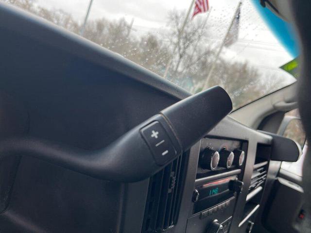 Photo of 2014 Summit White GMC Savana 2500