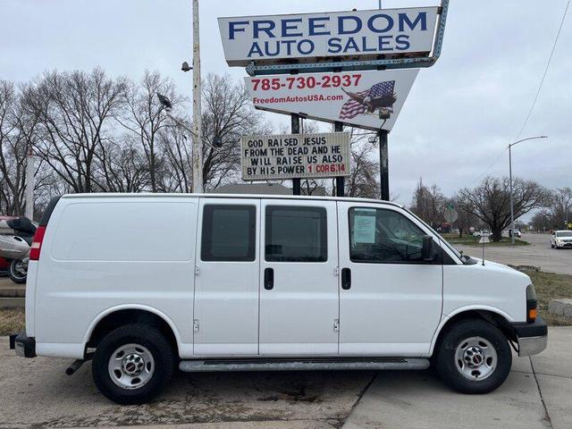Photo of 2014 Summit White GMC Savana 2500