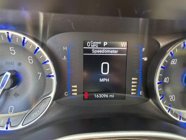 Photo of 2018 Gray Chrysler Pacifica