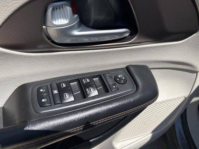 Photo of 2018 Gray Chrysler Pacifica