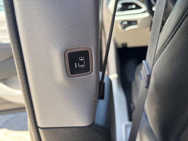 Photo of 2018 Gray Chrysler Pacifica