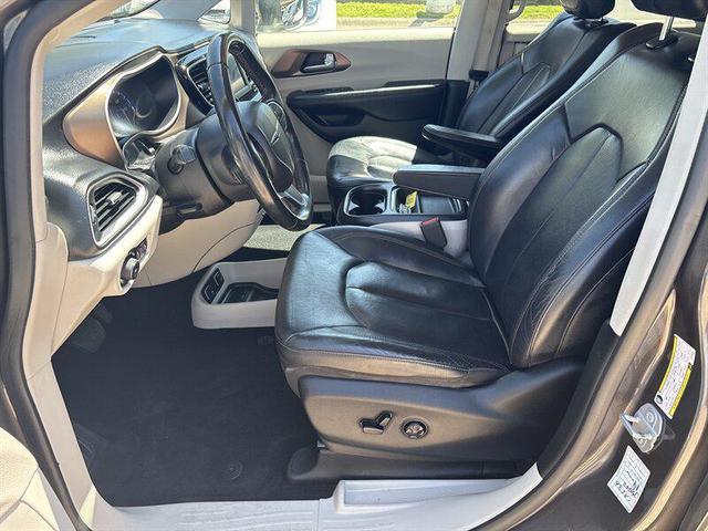 Photo of 2018 Gray Chrysler Pacifica