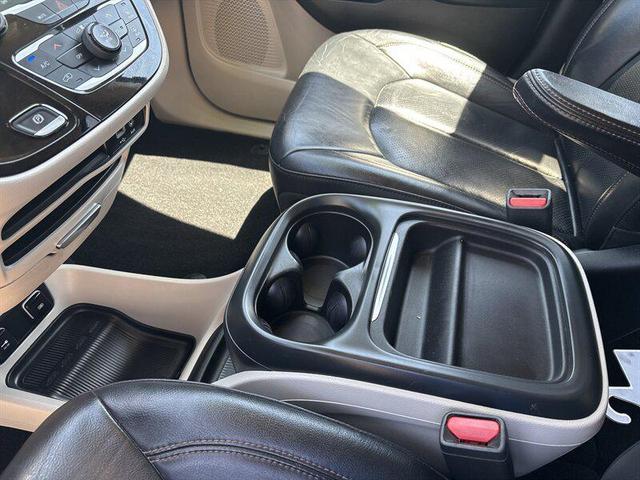 Photo of 2018 Gray Chrysler Pacifica