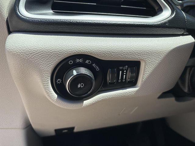 Photo of 2018 Gray Chrysler Pacifica