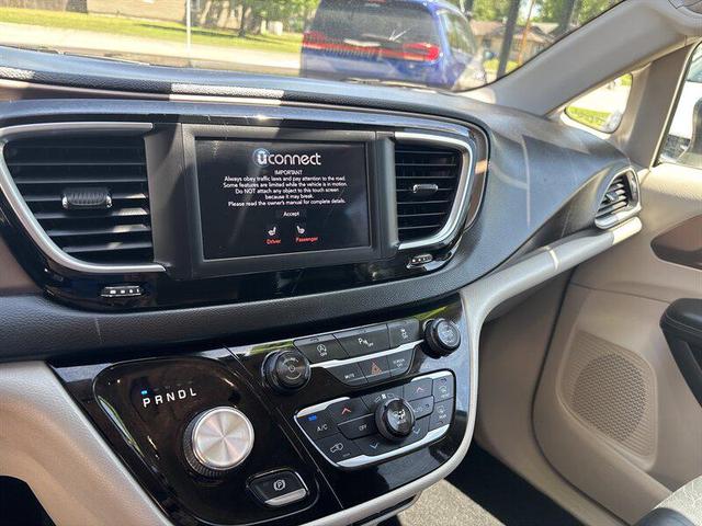 Photo of 2018 Gray Chrysler Pacifica