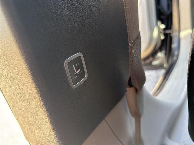 Photo of 2018 Gray Chrysler Pacifica